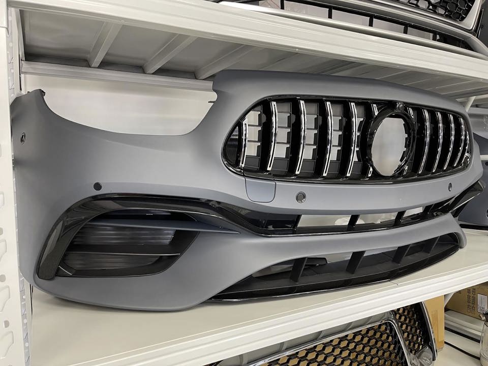 2021–2023 MERCEDES-BENZ E-CLASS (W213) FRONT BUMPER ASSEMBLY E63 AMG STYLING WITH PARKING SENSOR HOLES & FRONT GRILLE CHROMED / GLOSS BLACK - Image 3